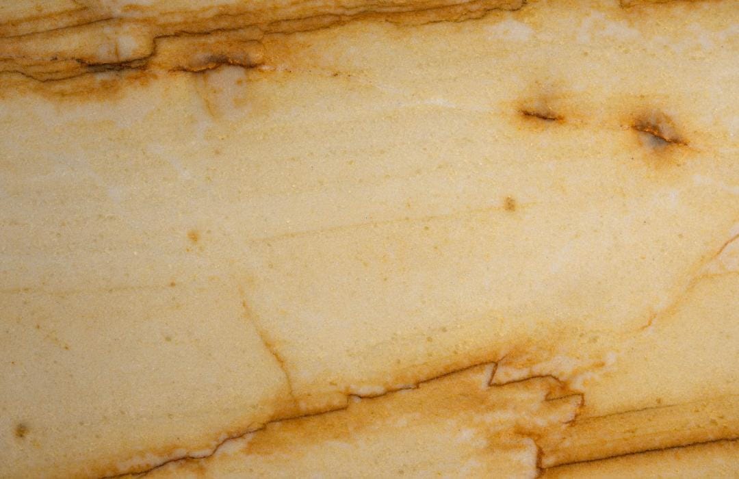 imagem de uma pedra de quartzo Amarelo Macaúbas